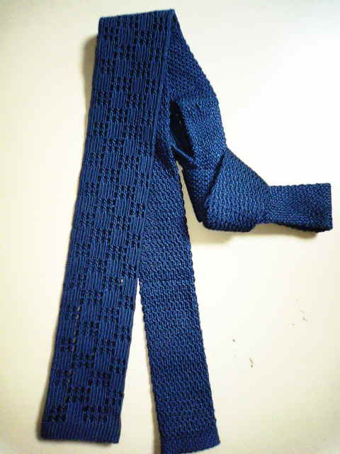 絹紡糸を使用した市松柄のネクタイ