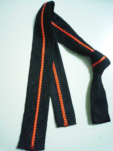 レーヨン糸を使用した縄目柄のネクタイ